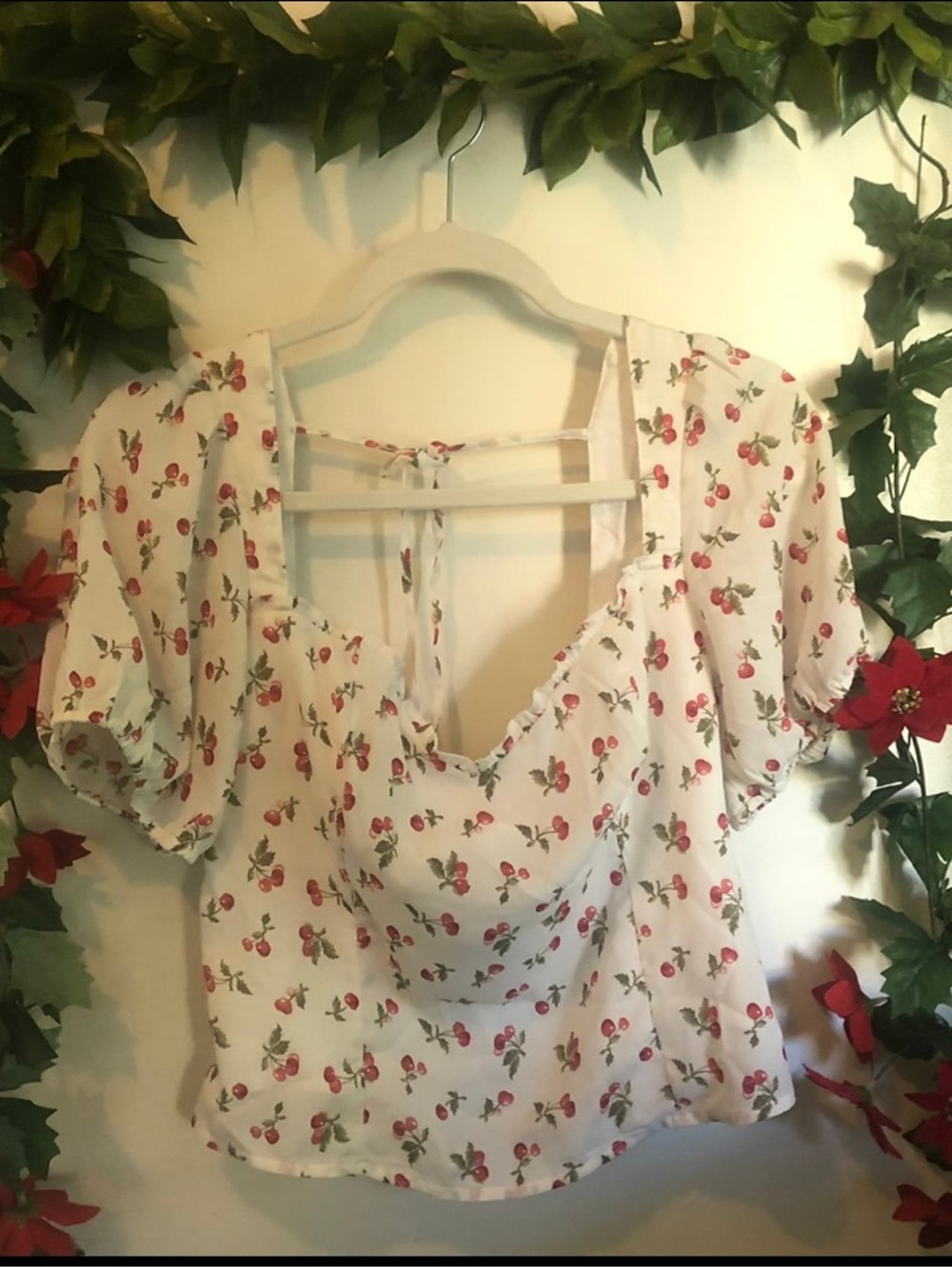 💕❤️ Abercrombie & Fitch White Cherry-Print Tie-Back Puff Sleeve Top